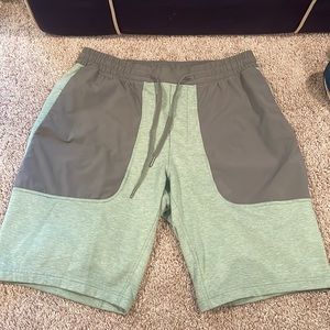 Lululemon Mens shorts. Size L. Green.